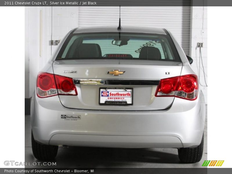 Silver Ice Metallic / Jet Black 2011 Chevrolet Cruze LT