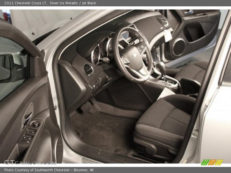 Silver Ice Metallic / Jet Black 2011 Chevrolet Cruze LT