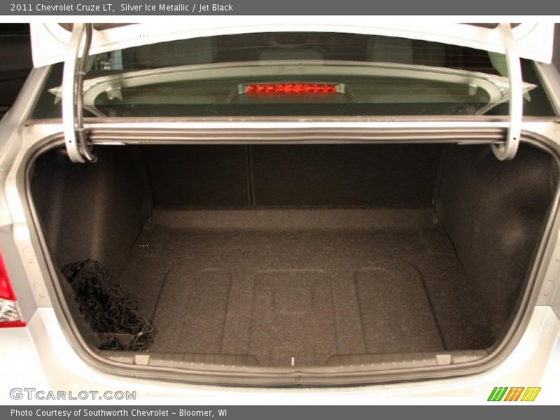Silver Ice Metallic / Jet Black 2011 Chevrolet Cruze LT