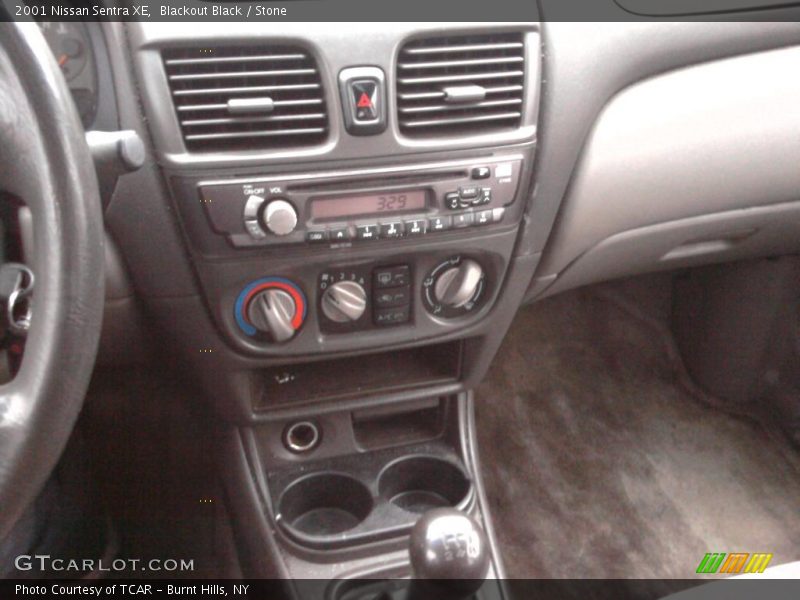 Blackout Black / Stone 2001 Nissan Sentra XE