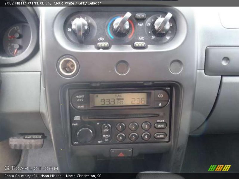 Cloud White / Gray Celadon 2002 Nissan Xterra XE V6