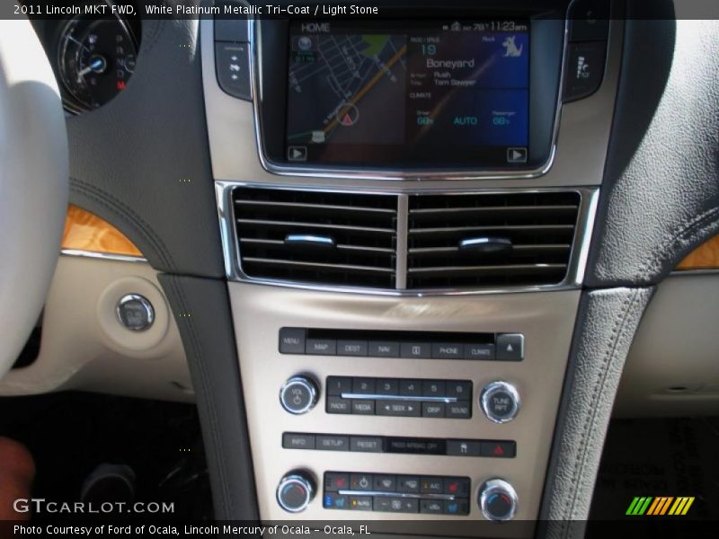 White Platinum Metallic Tri-Coat / Light Stone 2011 Lincoln MKT FWD