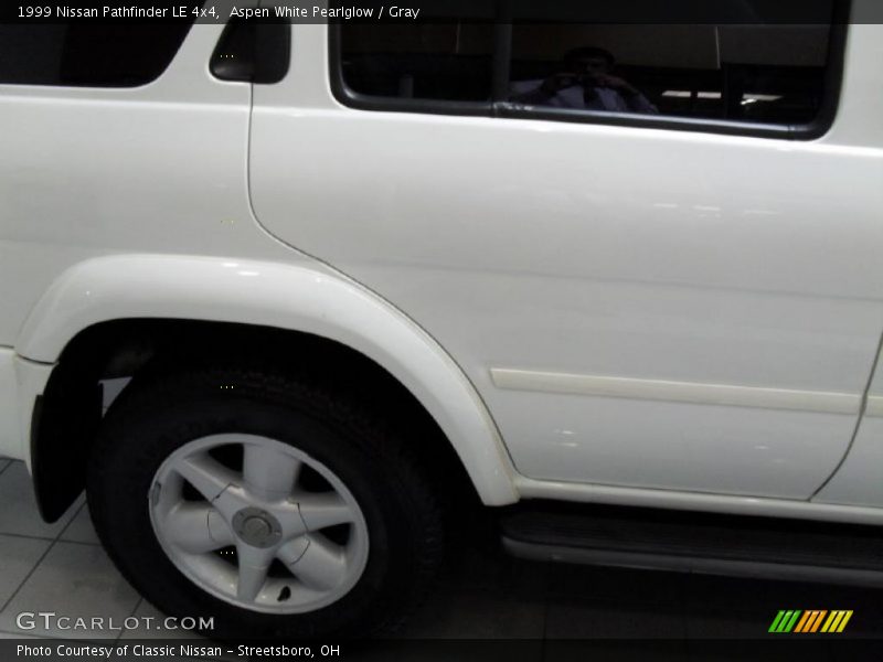 Aspen White Pearlglow / Gray 1999 Nissan Pathfinder LE 4x4