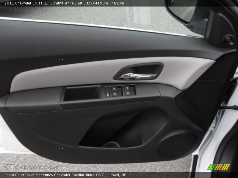 Summit White / Jet Black/Medium Titanium 2011 Chevrolet Cruze LS