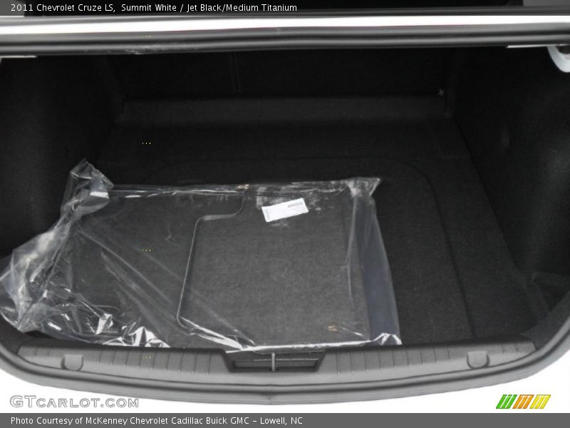 Summit White / Jet Black/Medium Titanium 2011 Chevrolet Cruze LS