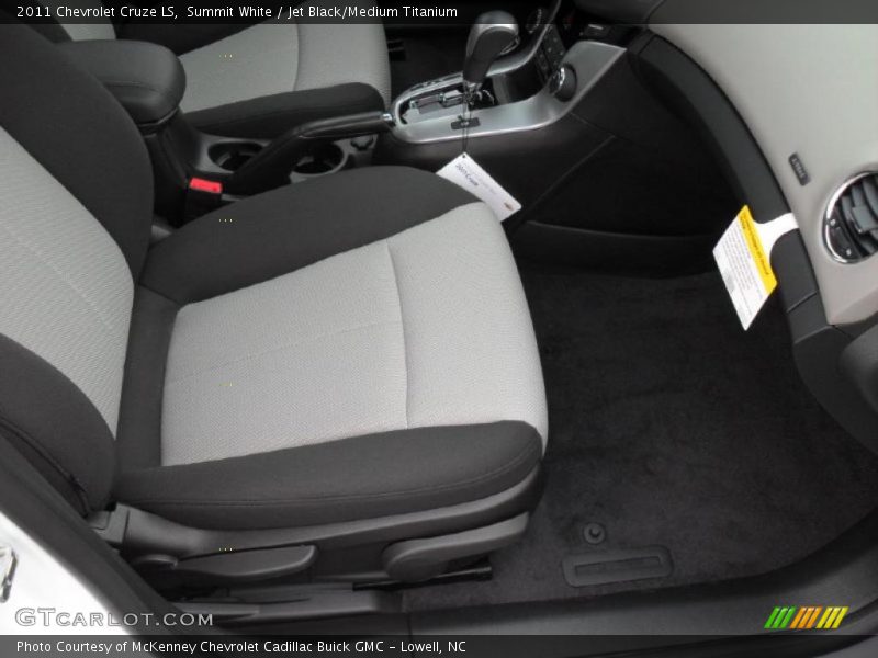 Summit White / Jet Black/Medium Titanium 2011 Chevrolet Cruze LS
