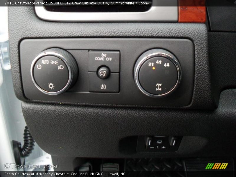 Controls of 2011 Silverado 3500HD LTZ Crew Cab 4x4 Dually