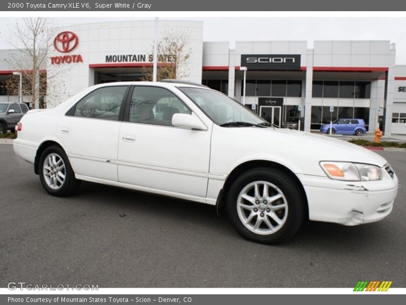 Super White / Gray 2000 Toyota Camry XLE V6