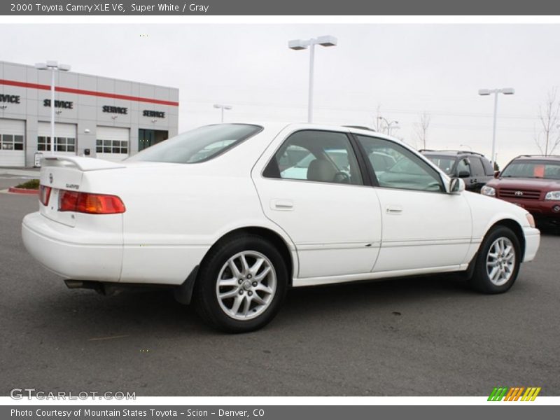 Super White / Gray 2000 Toyota Camry XLE V6