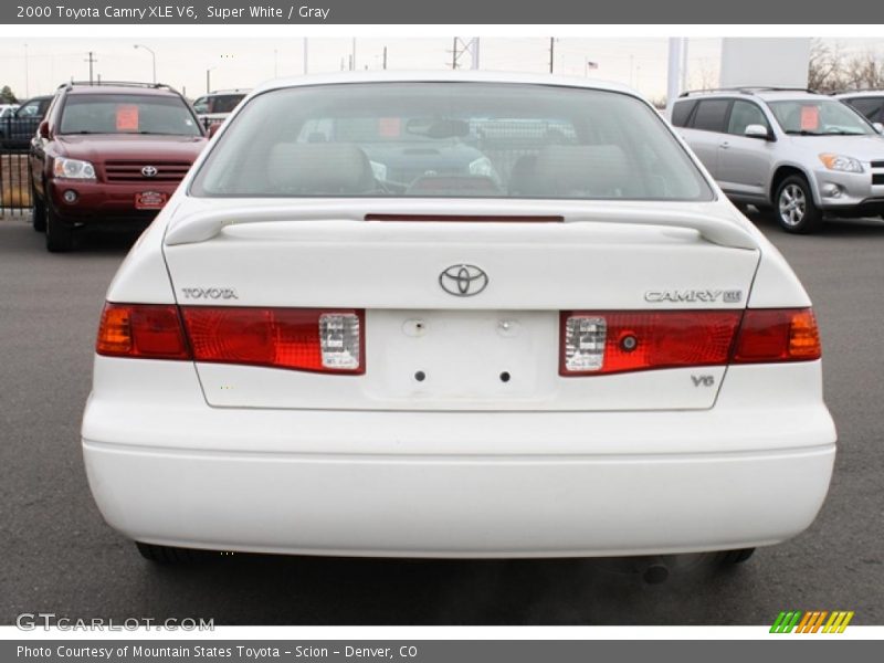 Super White / Gray 2000 Toyota Camry XLE V6