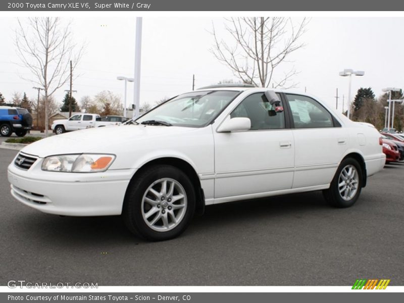 Super White / Gray 2000 Toyota Camry XLE V6