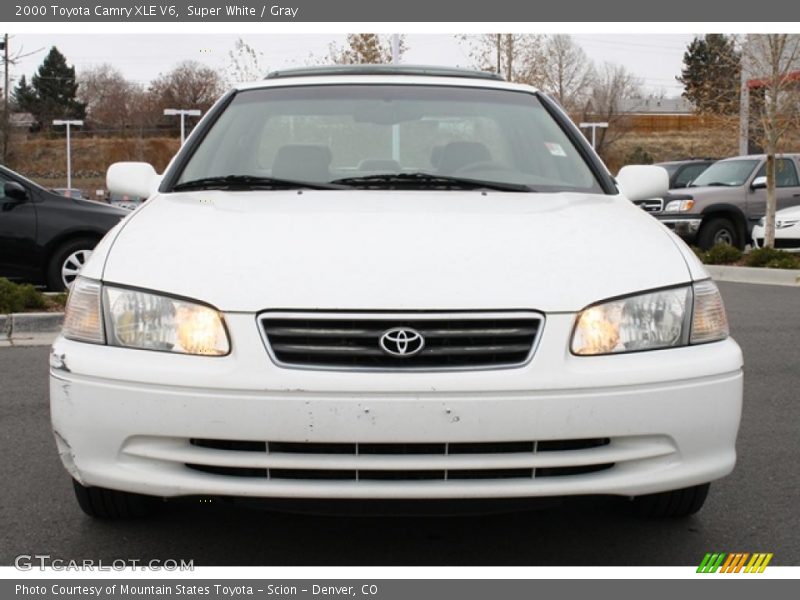 Super White / Gray 2000 Toyota Camry XLE V6