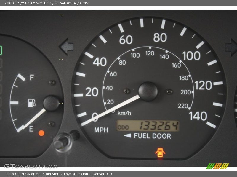 Super White / Gray 2000 Toyota Camry XLE V6