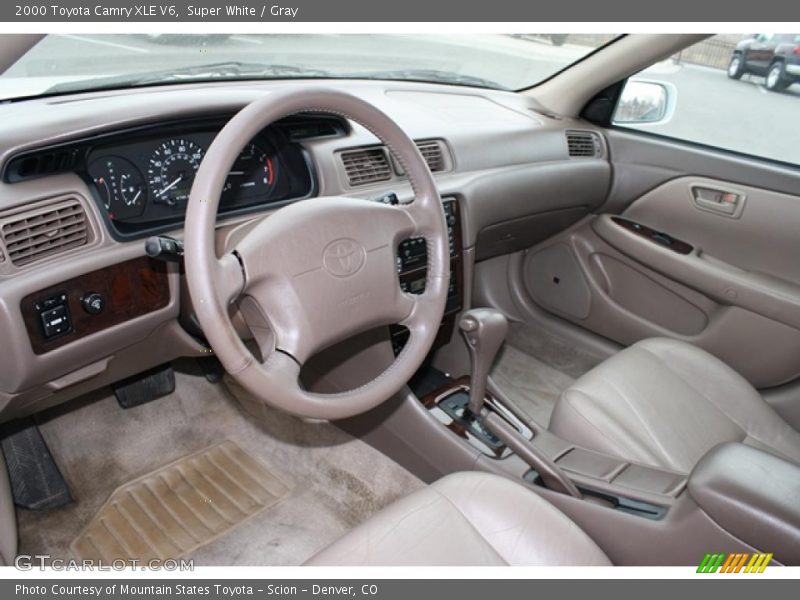 Super White / Gray 2000 Toyota Camry XLE V6