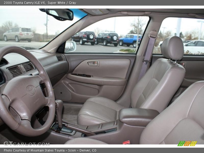Super White / Gray 2000 Toyota Camry XLE V6