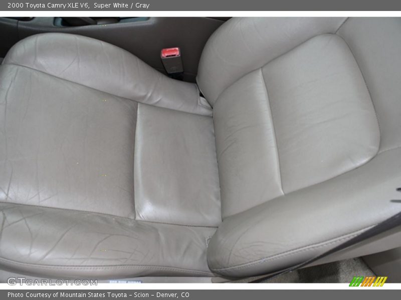 Super White / Gray 2000 Toyota Camry XLE V6