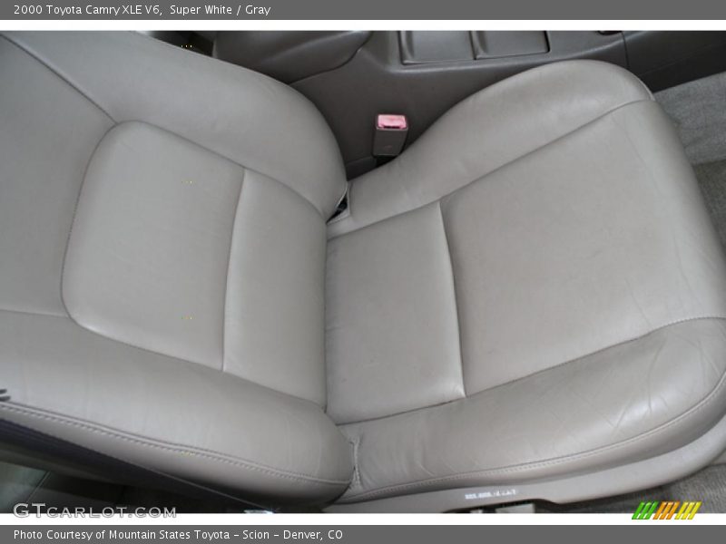 Super White / Gray 2000 Toyota Camry XLE V6