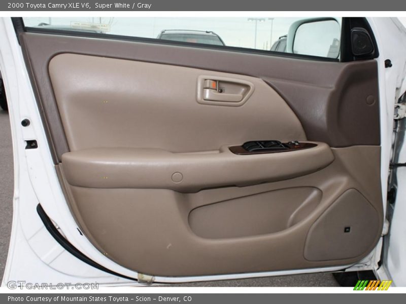 Super White / Gray 2000 Toyota Camry XLE V6
