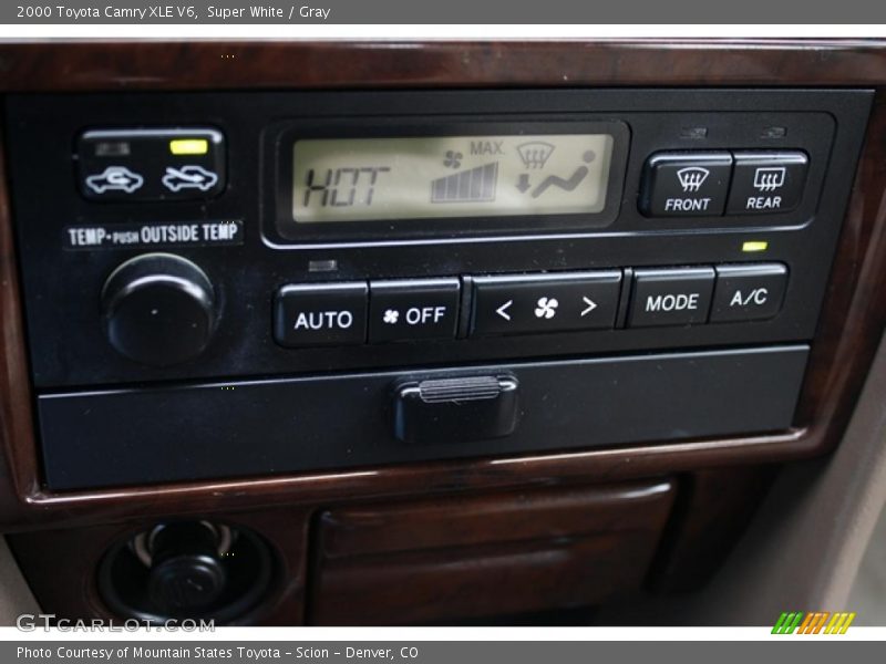 Super White / Gray 2000 Toyota Camry XLE V6