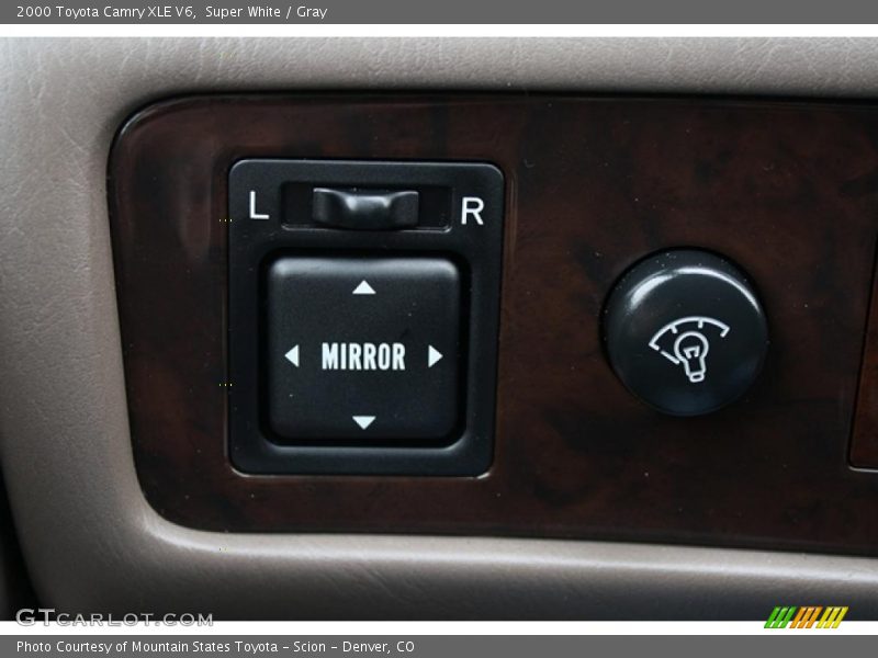 Super White / Gray 2000 Toyota Camry XLE V6