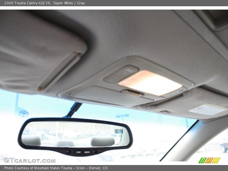 Super White / Gray 2000 Toyota Camry XLE V6