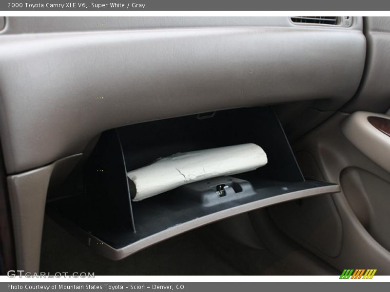 Super White / Gray 2000 Toyota Camry XLE V6
