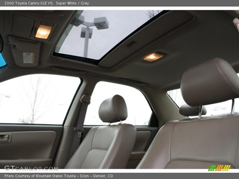 Super White / Gray 2000 Toyota Camry XLE V6