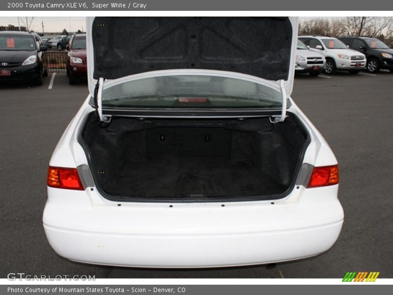 Super White / Gray 2000 Toyota Camry XLE V6