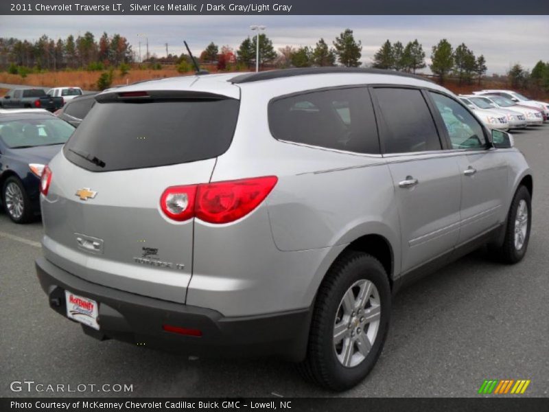 Silver Ice Metallic / Dark Gray/Light Gray 2011 Chevrolet Traverse LT