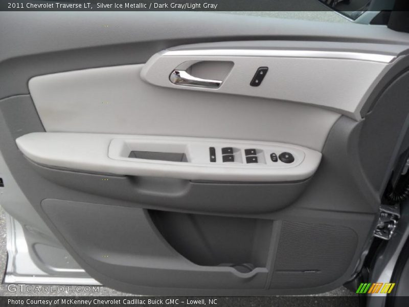 Silver Ice Metallic / Dark Gray/Light Gray 2011 Chevrolet Traverse LT