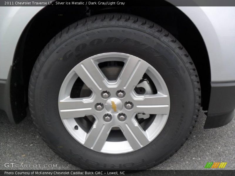 Silver Ice Metallic / Dark Gray/Light Gray 2011 Chevrolet Traverse LT