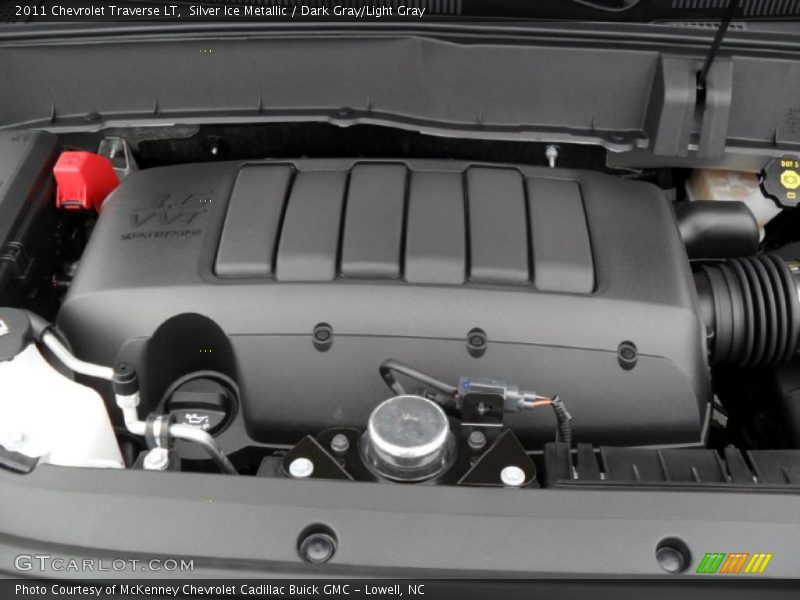 Silver Ice Metallic / Dark Gray/Light Gray 2011 Chevrolet Traverse LT