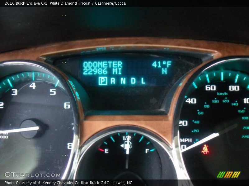 White Diamond Tricoat / Cashmere/Cocoa 2010 Buick Enclave CX