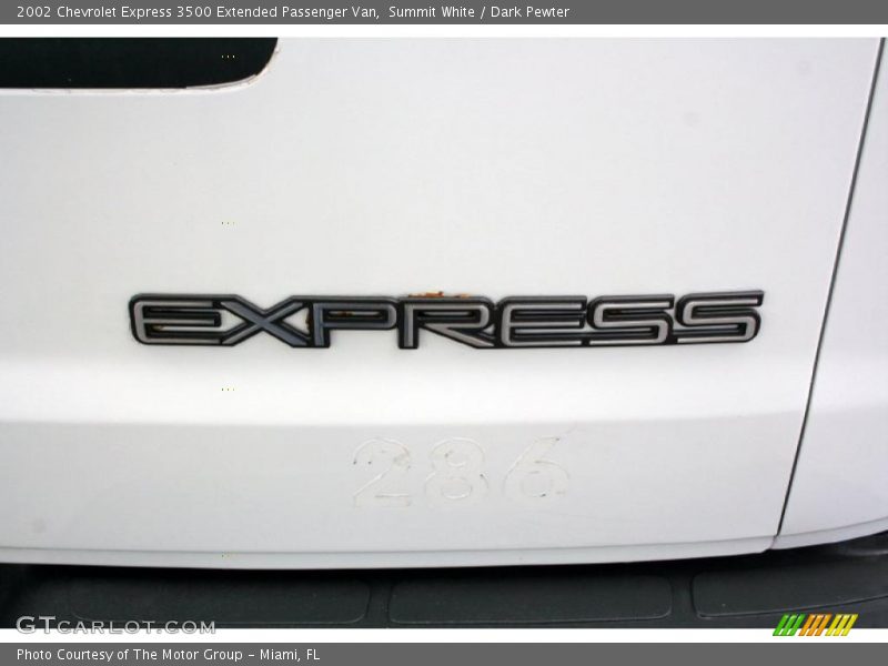 Summit White / Dark Pewter 2002 Chevrolet Express 3500 Extended Passenger Van