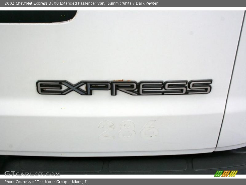 Summit White / Dark Pewter 2002 Chevrolet Express 3500 Extended Passenger Van