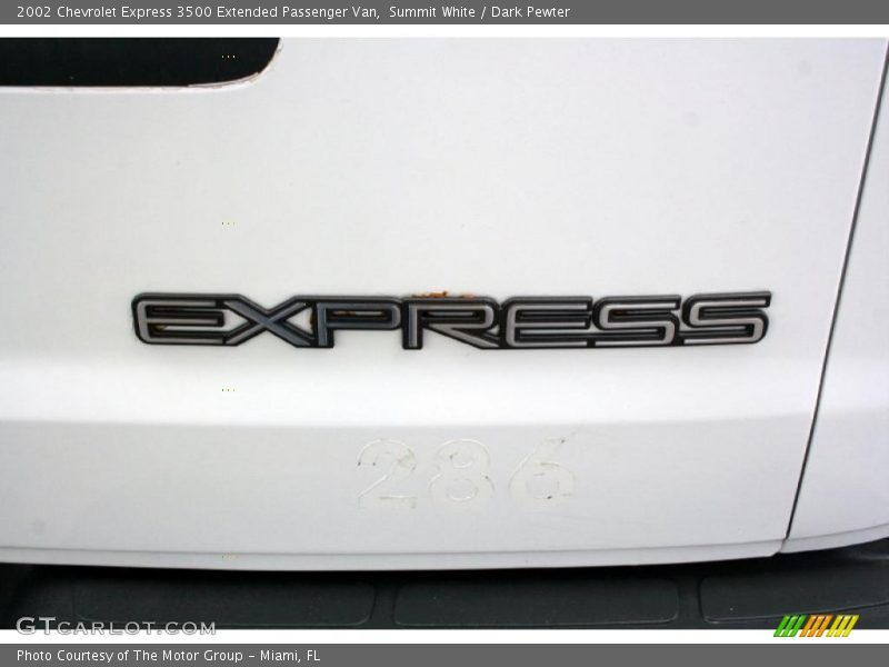 Summit White / Dark Pewter 2002 Chevrolet Express 3500 Extended Passenger Van