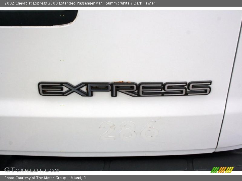 Summit White / Dark Pewter 2002 Chevrolet Express 3500 Extended Passenger Van