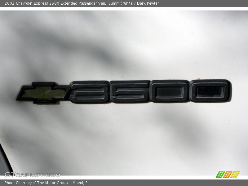 Summit White / Dark Pewter 2002 Chevrolet Express 3500 Extended Passenger Van