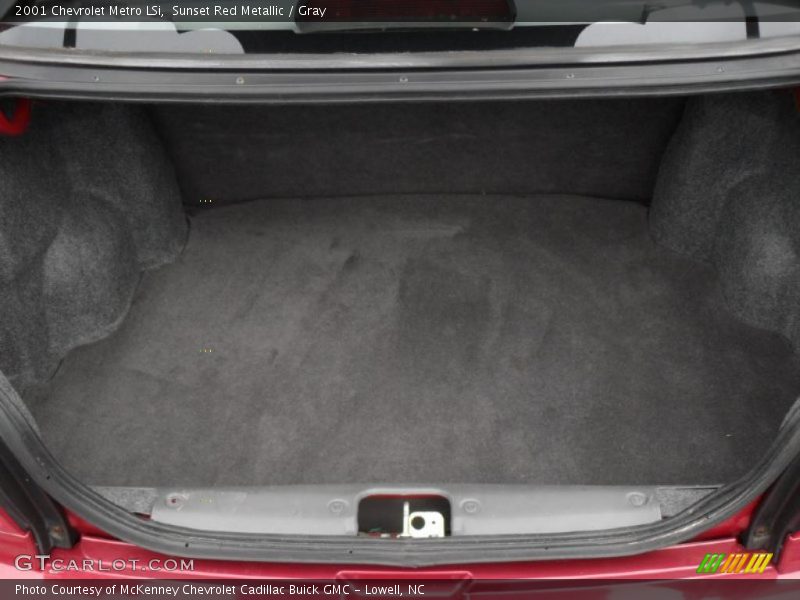  2001 Metro LSi Trunk