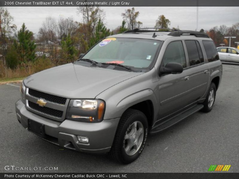 Front 3/4 View of 2006 TrailBlazer EXT LT 4x4