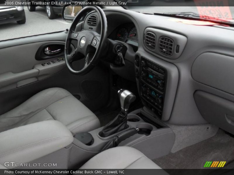 Dashboard of 2006 TrailBlazer EXT LT 4x4