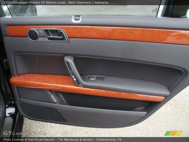 Door Panel of 2005 Phaeton V8 4Motion Sedan