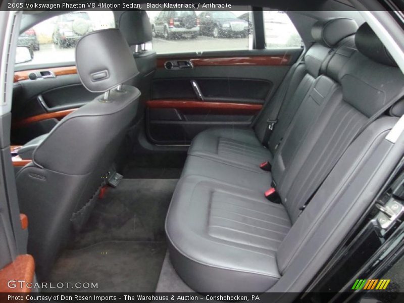  2005 Phaeton V8 4Motion Sedan Anthracite Interior