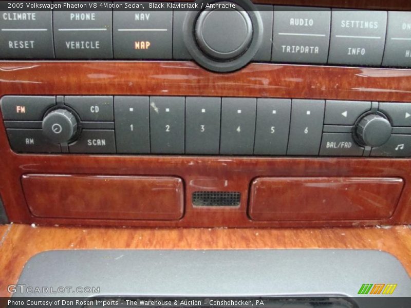 Controls of 2005 Phaeton V8 4Motion Sedan