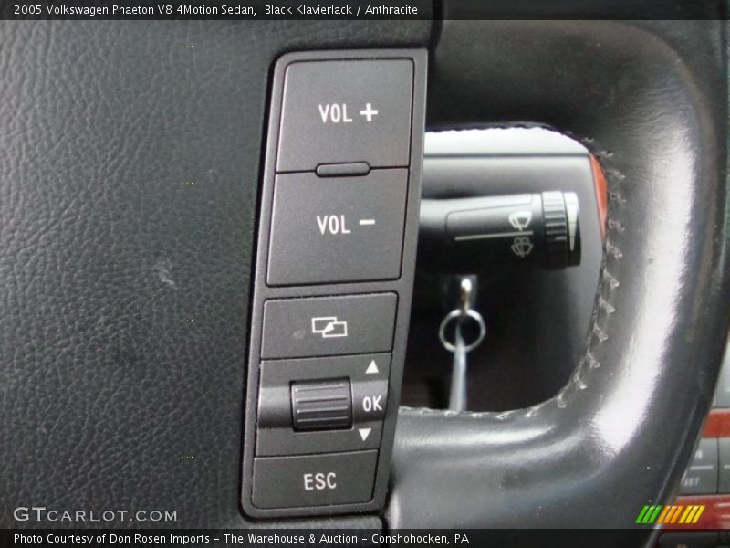 Controls of 2005 Phaeton V8 4Motion Sedan
