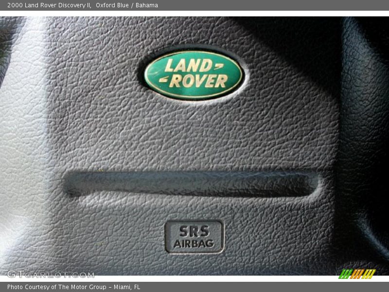 Oxford Blue / Bahama 2000 Land Rover Discovery II