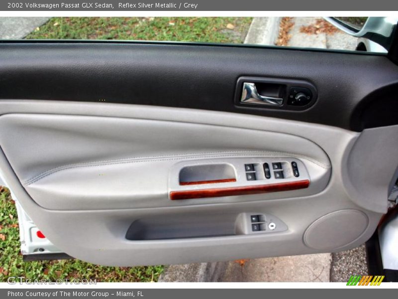 Reflex Silver Metallic / Grey 2002 Volkswagen Passat GLX Sedan