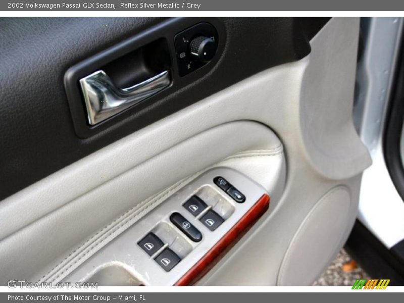 Reflex Silver Metallic / Grey 2002 Volkswagen Passat GLX Sedan
