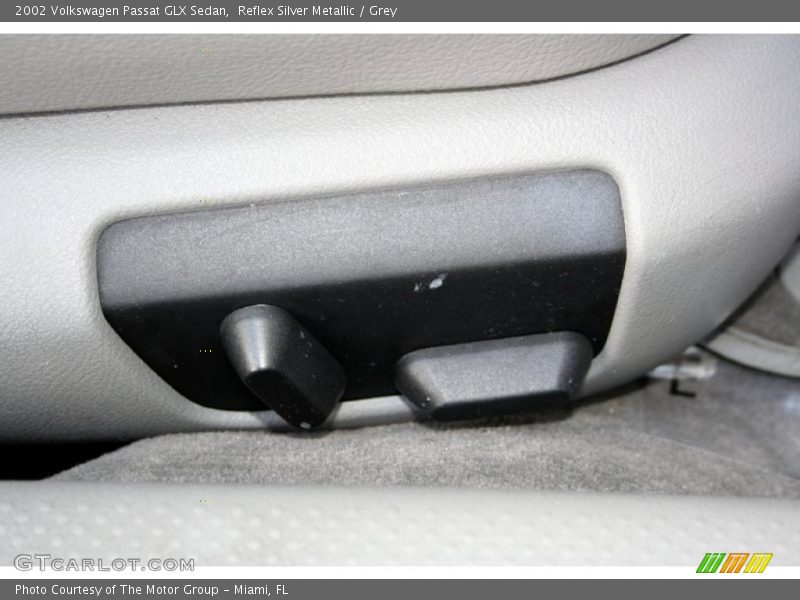 Reflex Silver Metallic / Grey 2002 Volkswagen Passat GLX Sedan