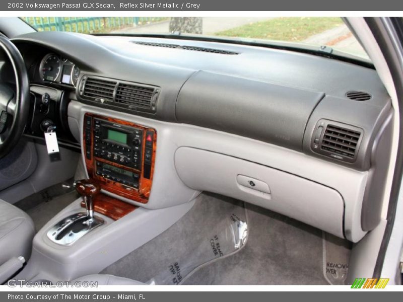 Reflex Silver Metallic / Grey 2002 Volkswagen Passat GLX Sedan
